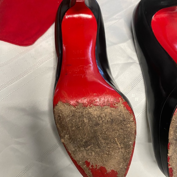 louboutin 38.5 black pumps loved lots of life left - Picture 6 of 6
